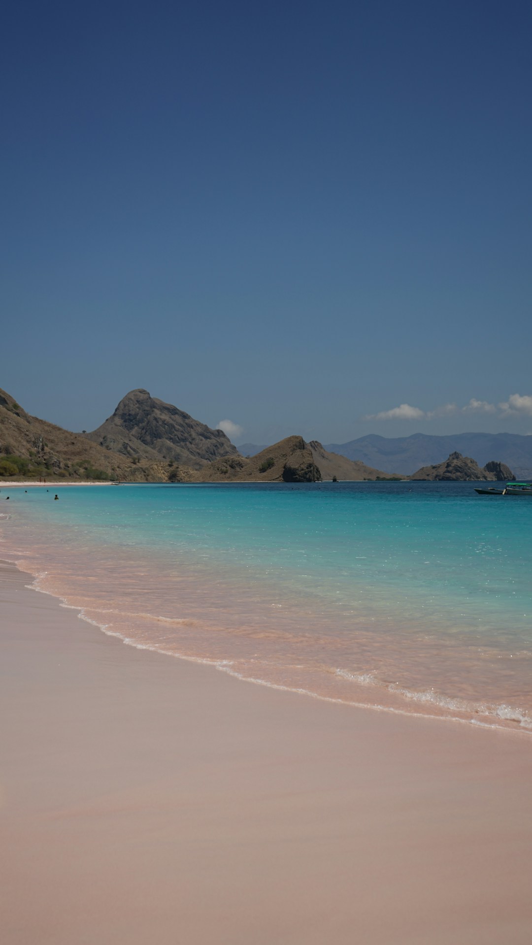Pink Beach (Pantai Merah)