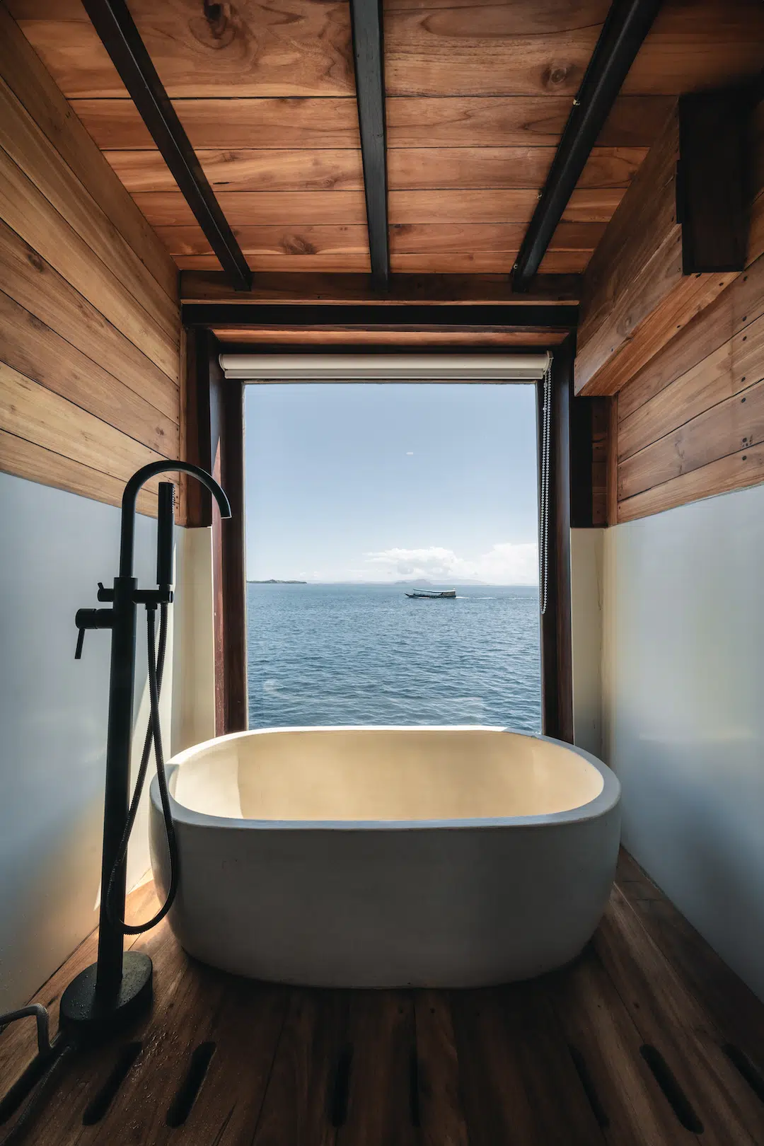 Weh / Mentawai interior de cabina, Phinisi liveaboard, crucero Komodo