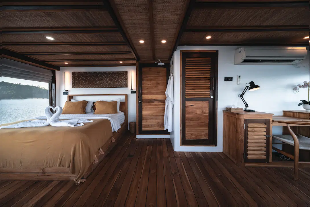 Misool interior de cabina, Phinisi liveaboard, crucero Komodo