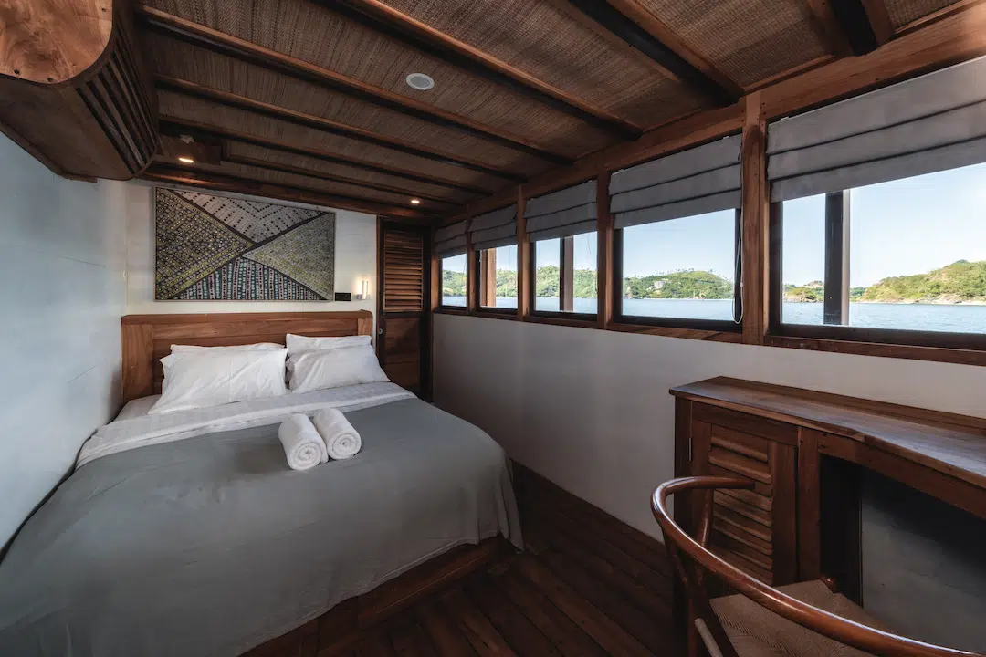 Selayar / Rote interior de cabina, Phinisi liveaboard, crucero Komodo